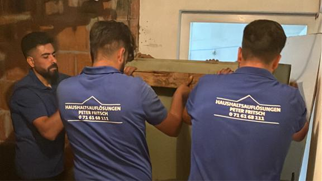 Entrümpelung einer Wohnung mit hochwertigen Möbeln und Einrichtung