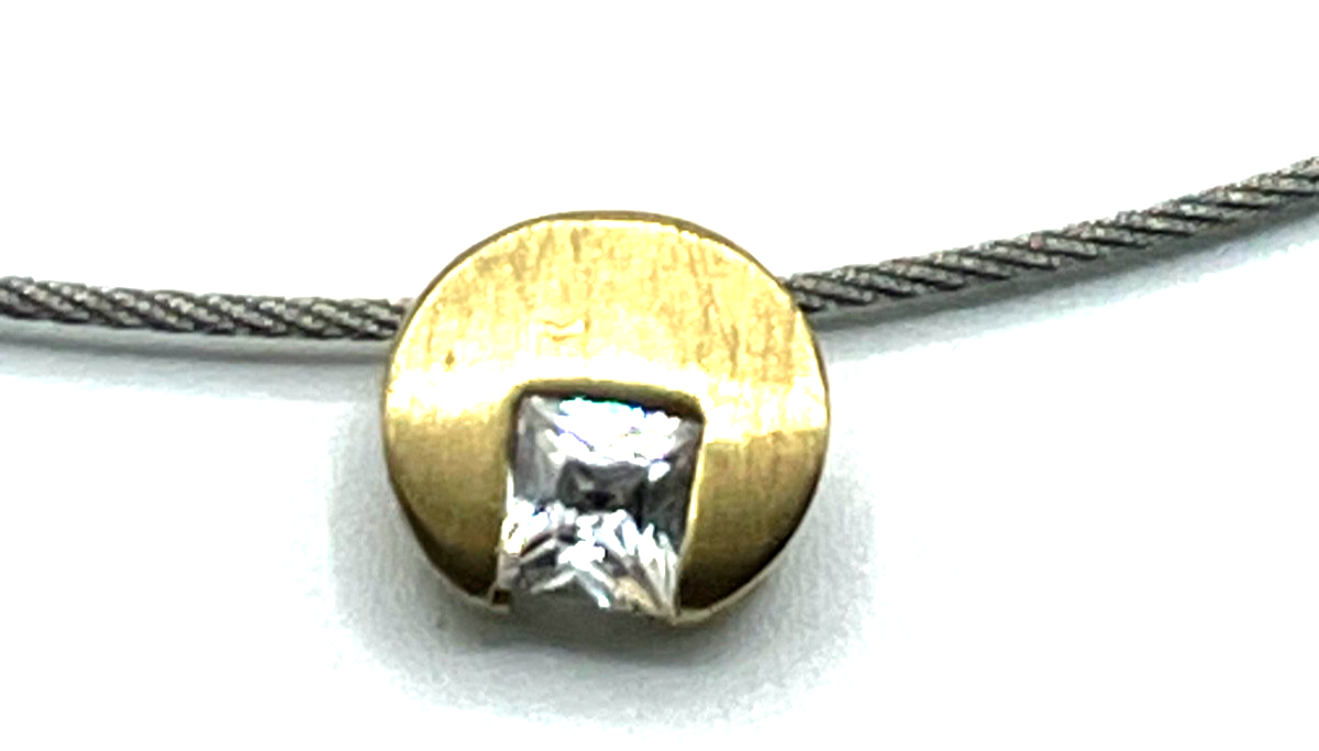 333 Gold 8 K + Edelstahl Omega Reif mit Anhänger + Zirkonia Cube gepflegt 44,5cm0
