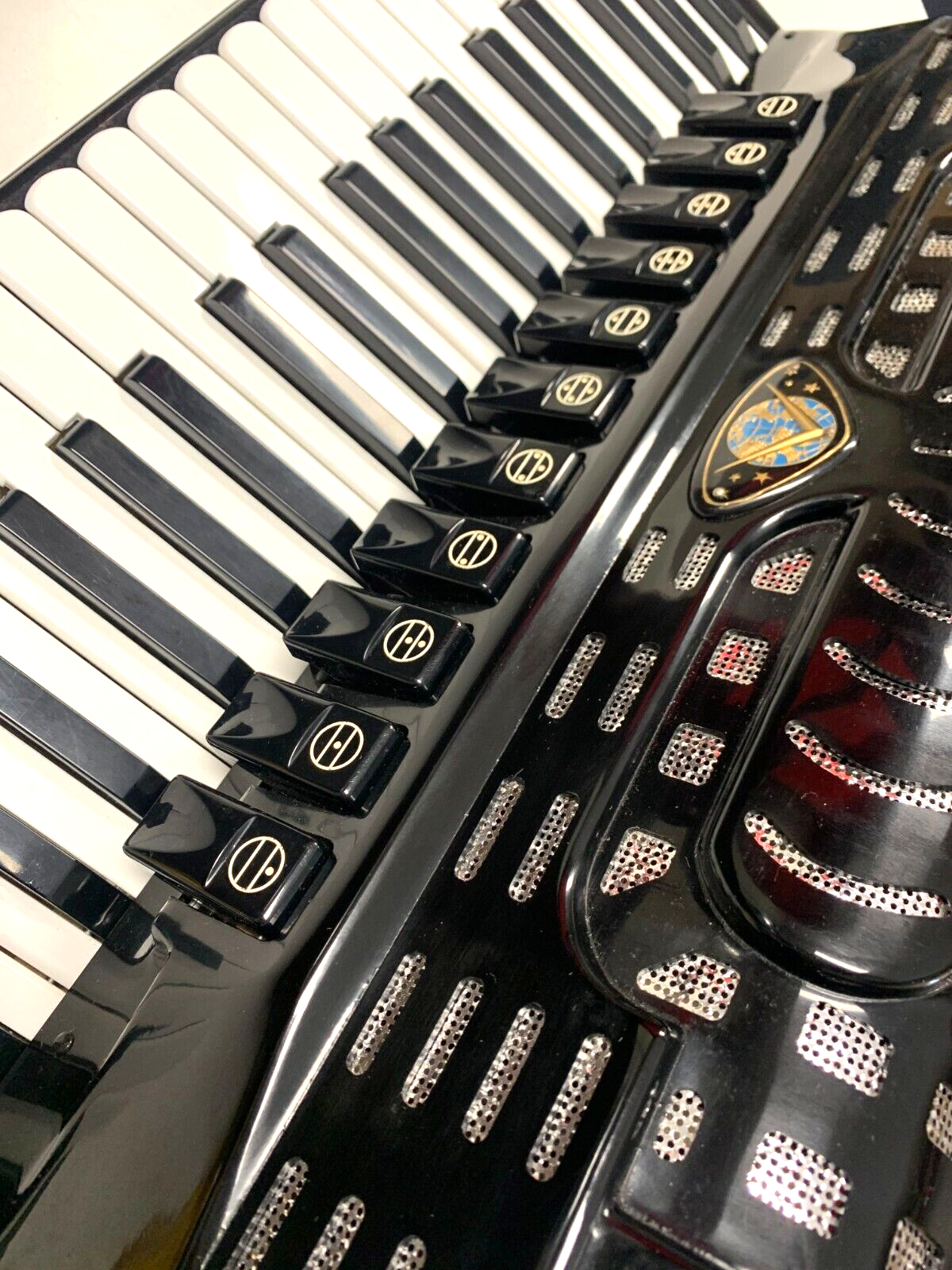 Profi Victoria Accordion 120 Bass - 11 x Diskantregister - 4 x Bassregister2