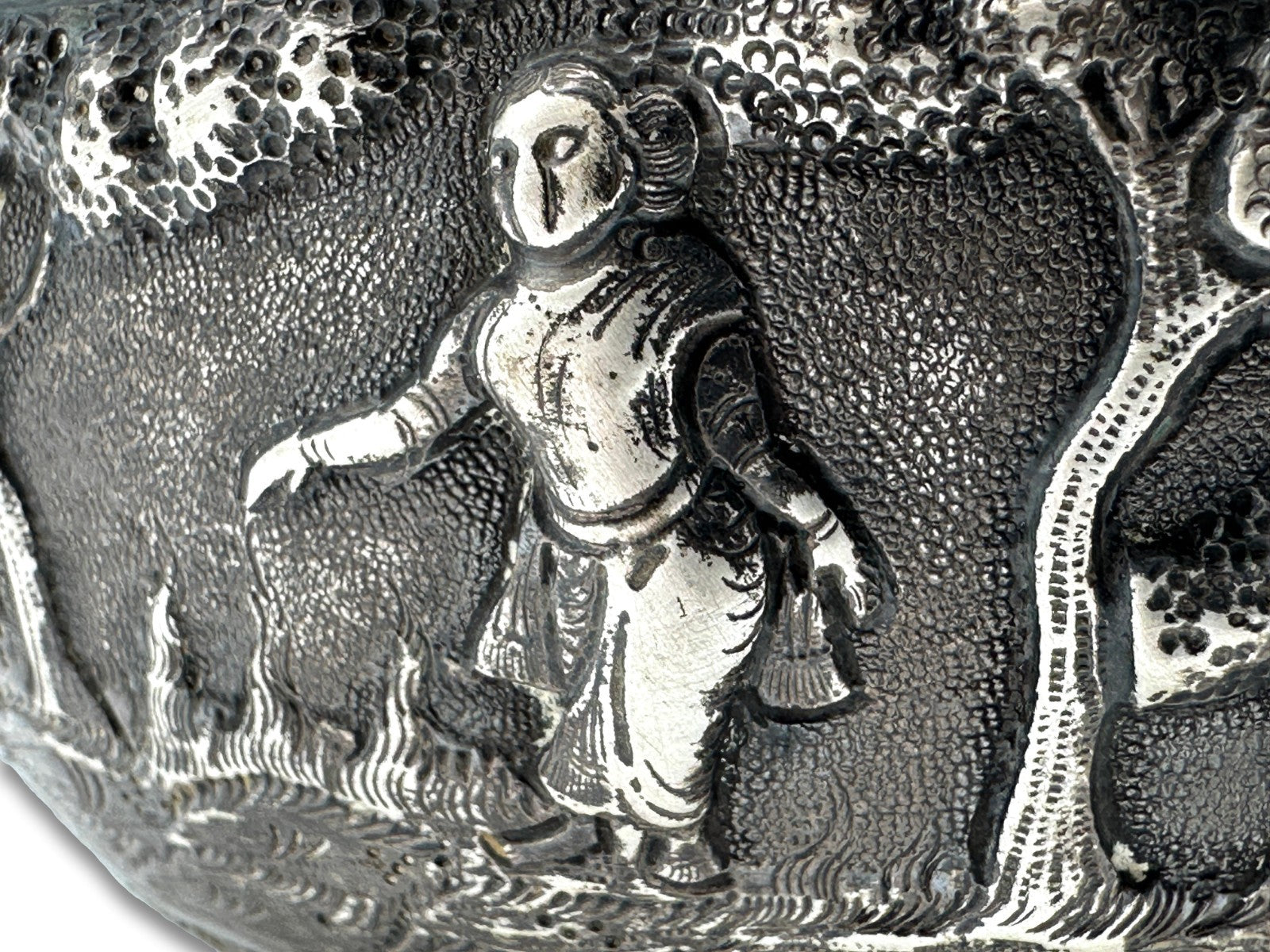 Silberschale mit figürlichem Hochreliefdekor – Südostasien - ca. 1900/30 - Burma9