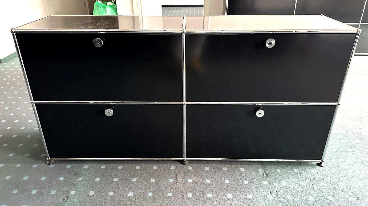 USM Haller - Sideboard 150cm - graphitschwarz - 4 Klapptüren abschließbar chrom1