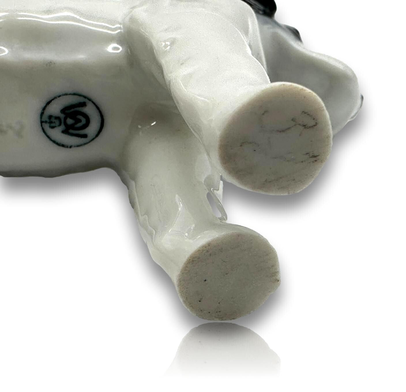 Metzler & Ortloff/ Ilmenau - Hund Terrier - Porzellanfigur Modell 5223/21
