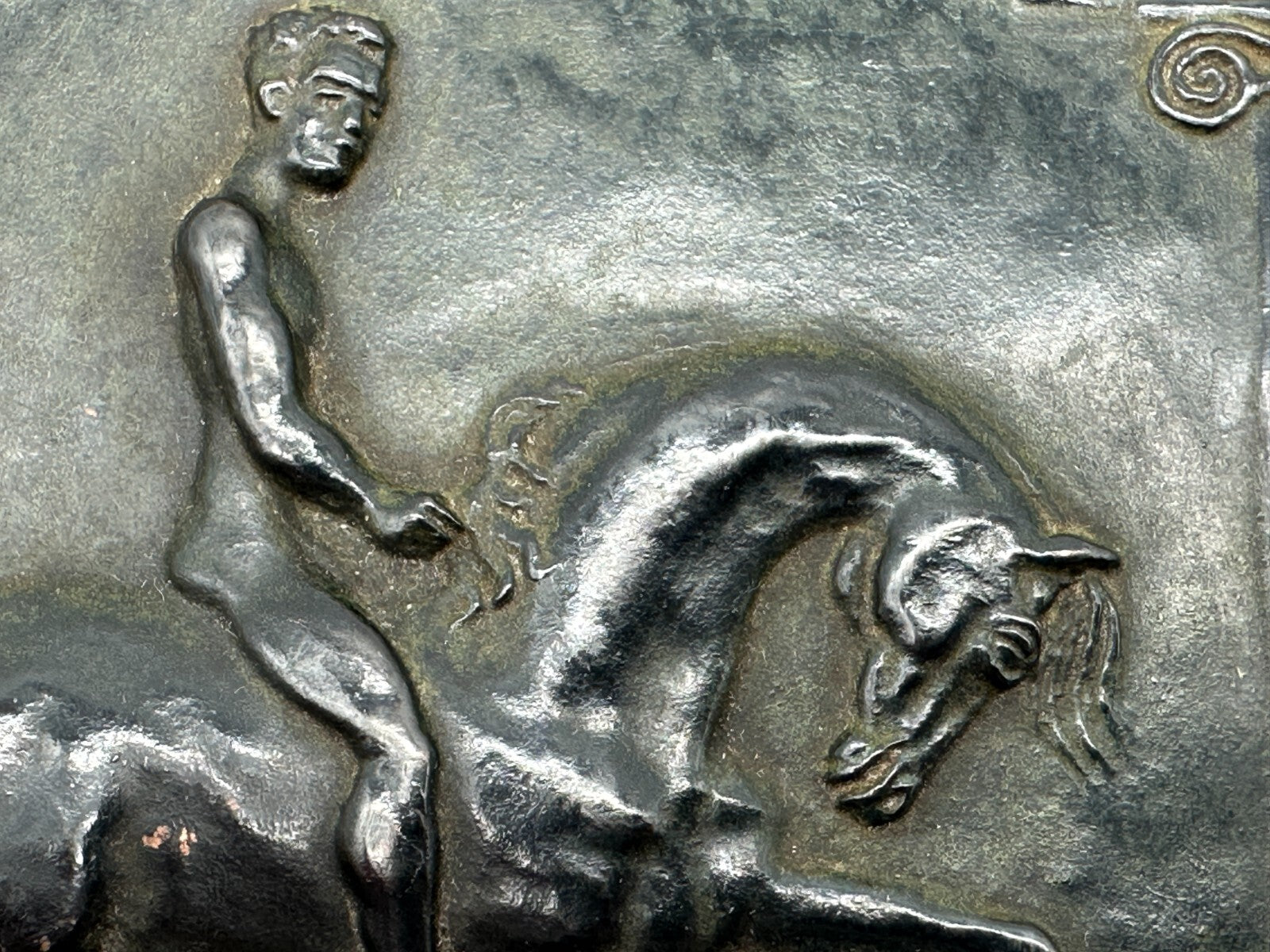 Erhard & Söhne Schwäbisch Gmünd - Art Déco Schatulle - Bronze Relief 'Dioskuren'12
