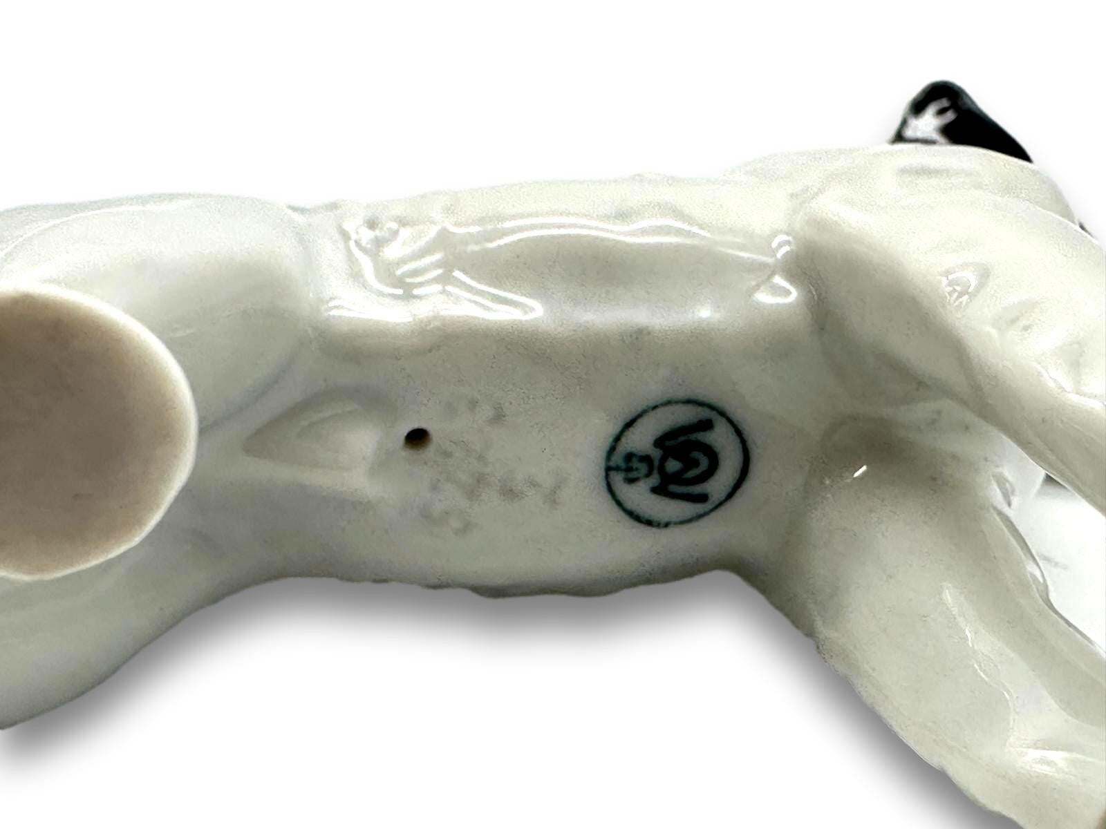 Metzler & Ortloff/ Ilmenau - Hund Terrier - Porzellanfigur Modell 5223/22