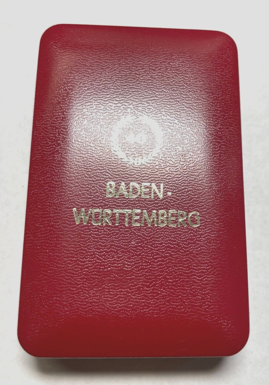 2x 40 Jahre Feuerwehr Leistungsabzeichen im Etui Verdienst Abzeichen B.-W. gepfl3