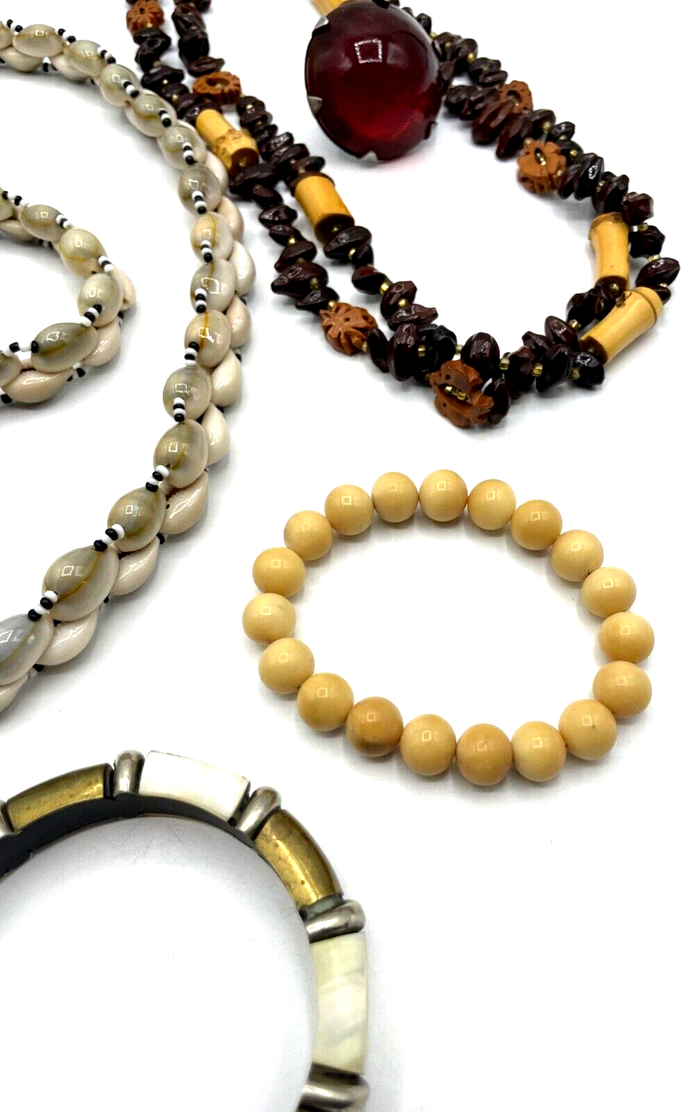 Konvolut Ethno Schmuck Ketten Armreif Armband Horn Bein Perlmutt Kauri Muschel3