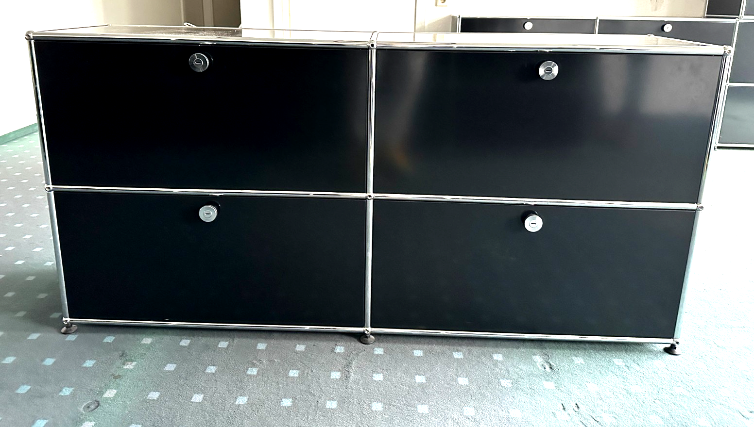 USM Haller - Sideboard 150cm - graphitschwarz - 4 Klapptüren abschließbar chrom0