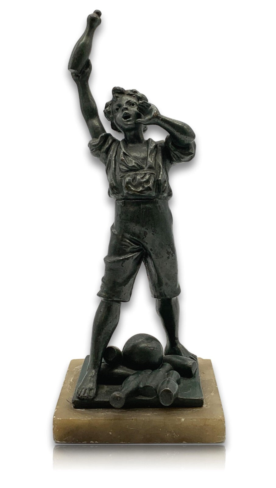 Zink Figur Skulptur patiniert- 'alle Neune' - Junge Bub mit Kegel - Marmorsockel4