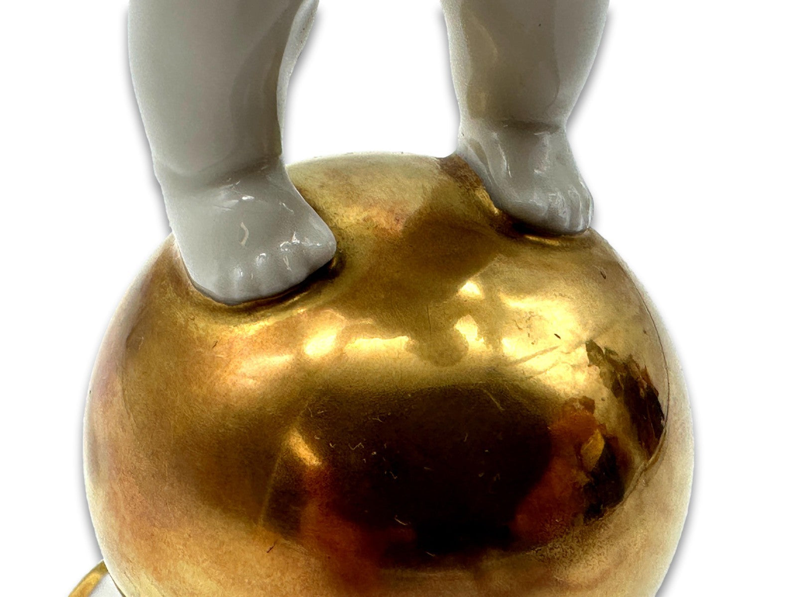 Hutschenreuther Putto auf goldener Kugel – Entwurf Karl Tutter - signiert8