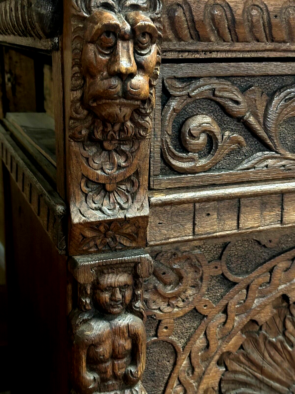Renaissance - Eiche - 17. Jahrhundert - Buffet Schrank - reiche Schnitzerei4