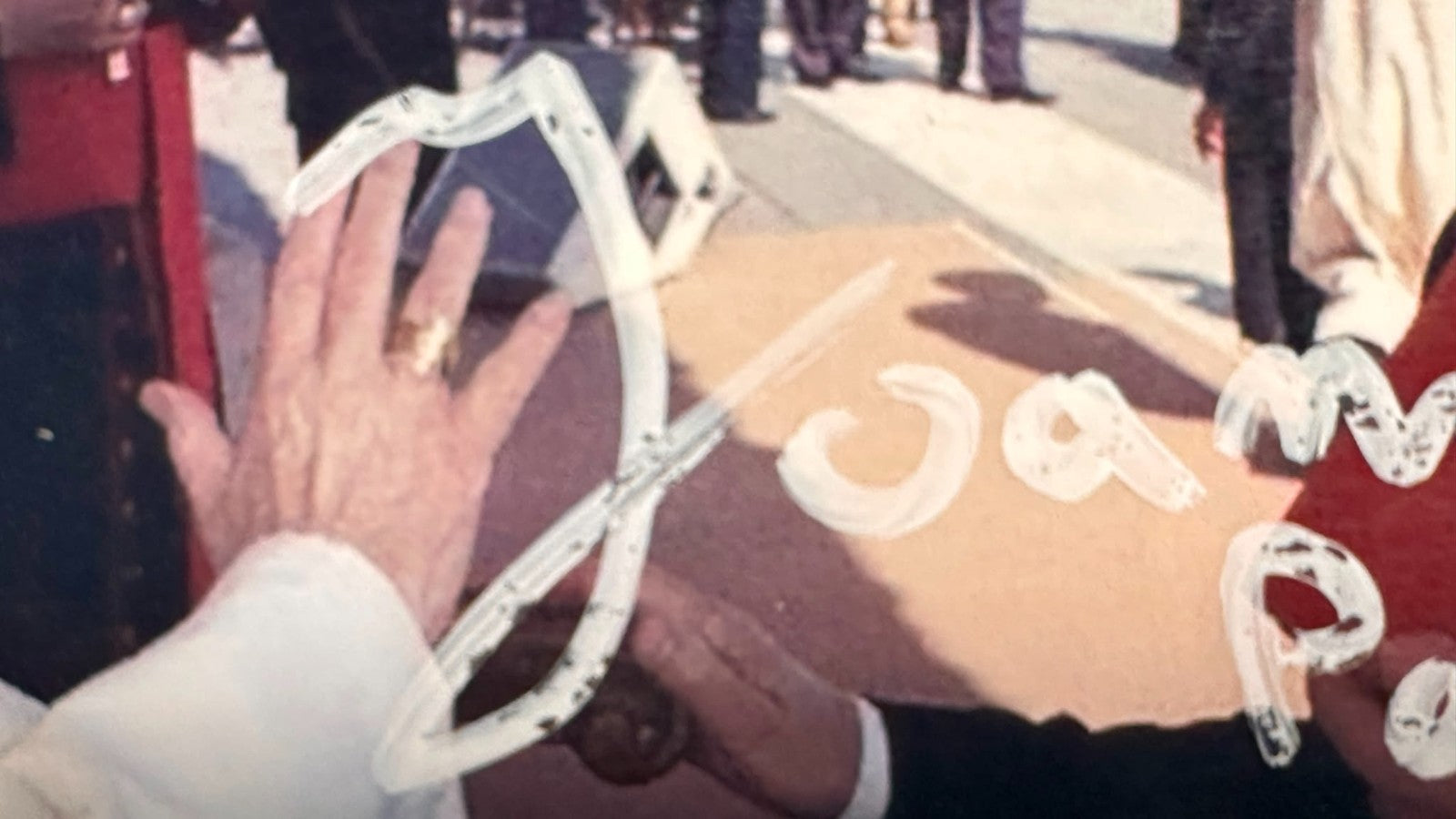 Papst Johannes Paul II. – original signierte Fotokarte mit weißem Marker2