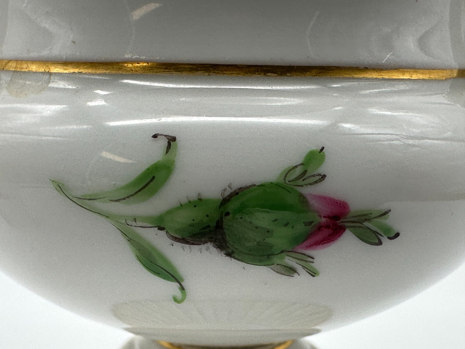 Antike Meissen Amphorenvase um 1900 – Handbemalt mit Rosen & Goldstaffage9