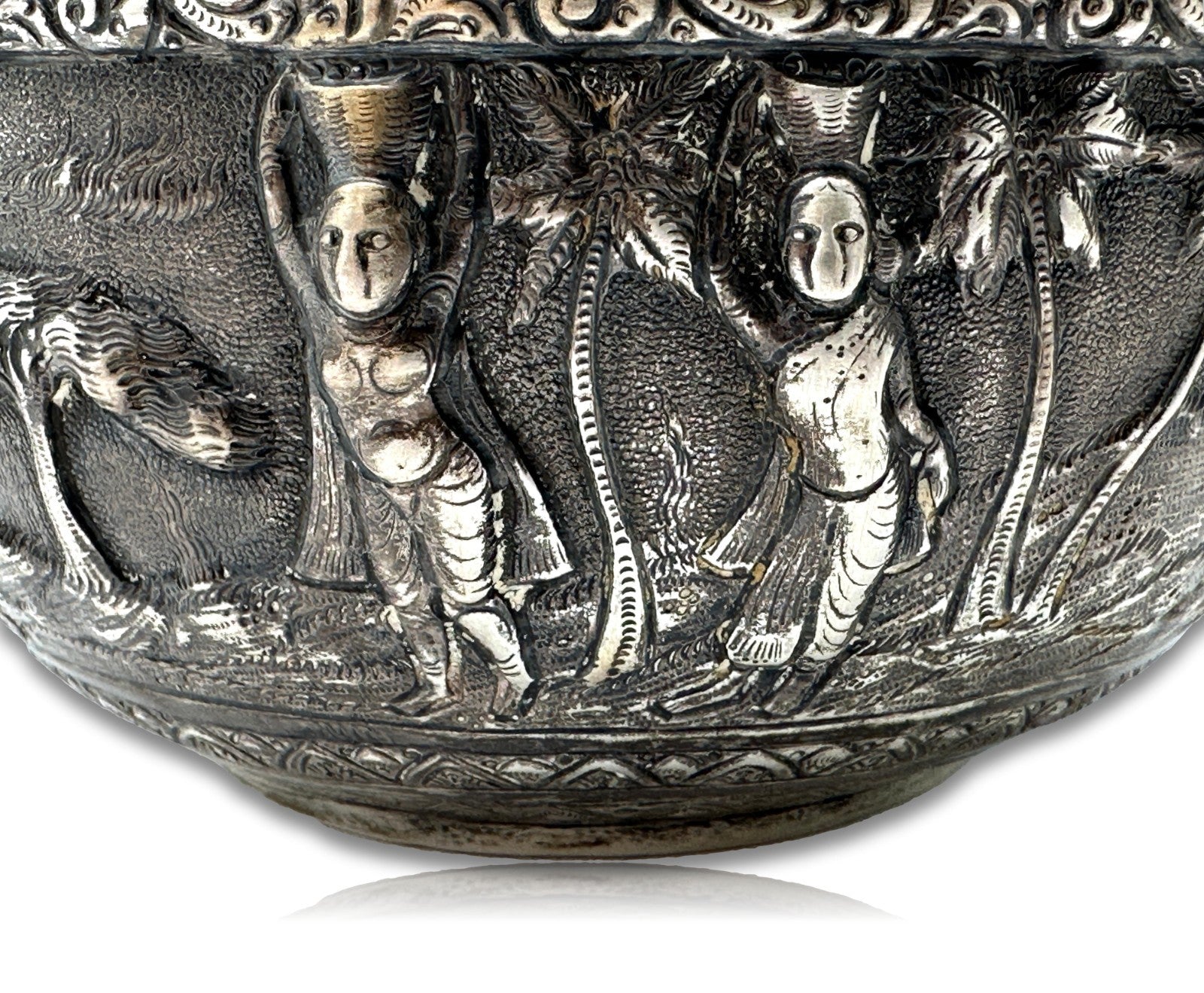 Silberschale mit figürlichem Hochreliefdekor – Südostasien - ca. 1900/30 - Burma3