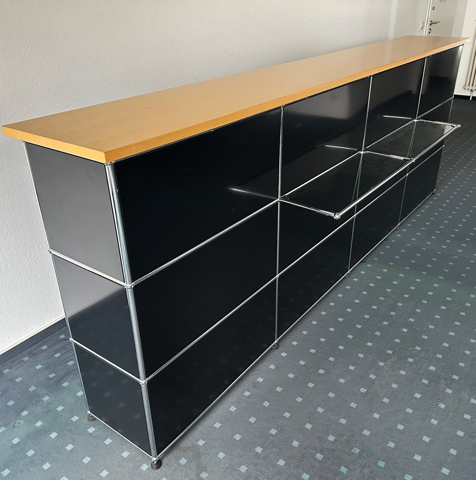 USM Haller Empfangstheke - Design Möbel Klassiker mit Holzplatte und Glasplatte1