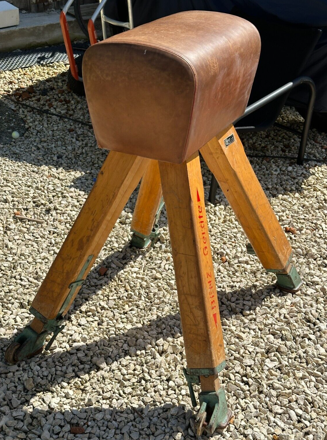 BENZ - alter Turnbock - Rindsleder - massiv Hartholz - Stufenlose Verstellung4