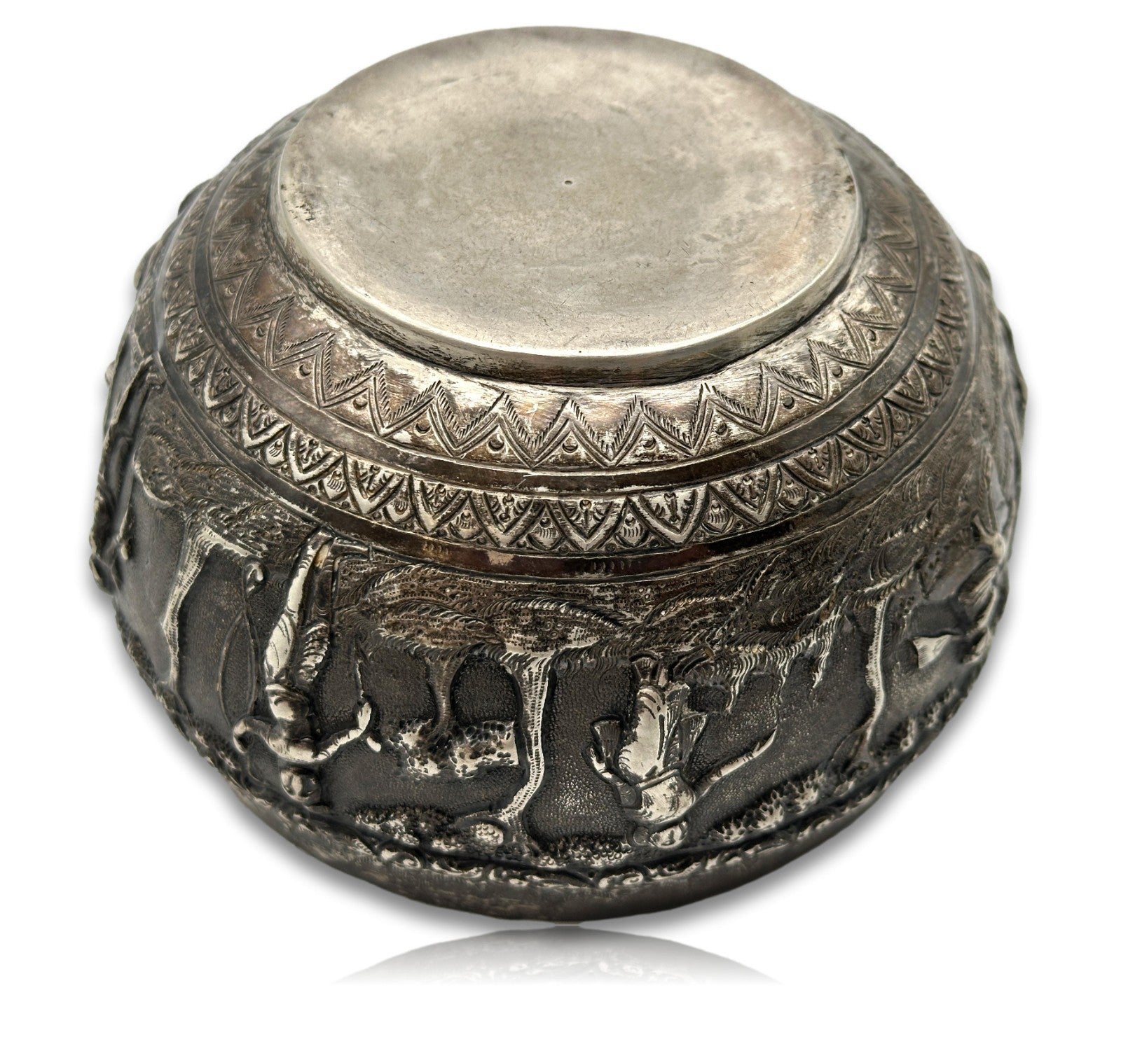 Silberschale mit figürlichem Hochreliefdekor – Südostasien - ca. 1900/30 - Burma12