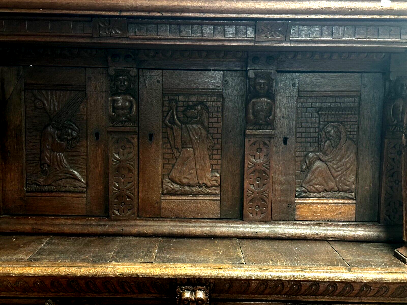 Renaissance - Eiche - 17. Jahrhundert - Buffet Schrank - reiche Schnitzerei2