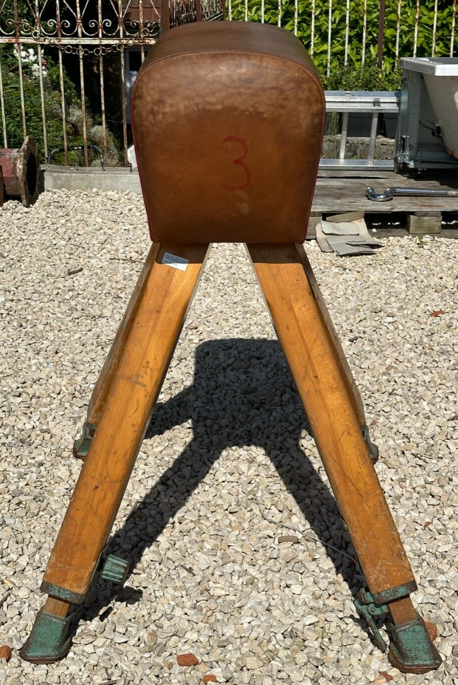 BENZ - alter Turnbock - Rindsleder - massiv Hartholz - Stufenlose Verstellung3