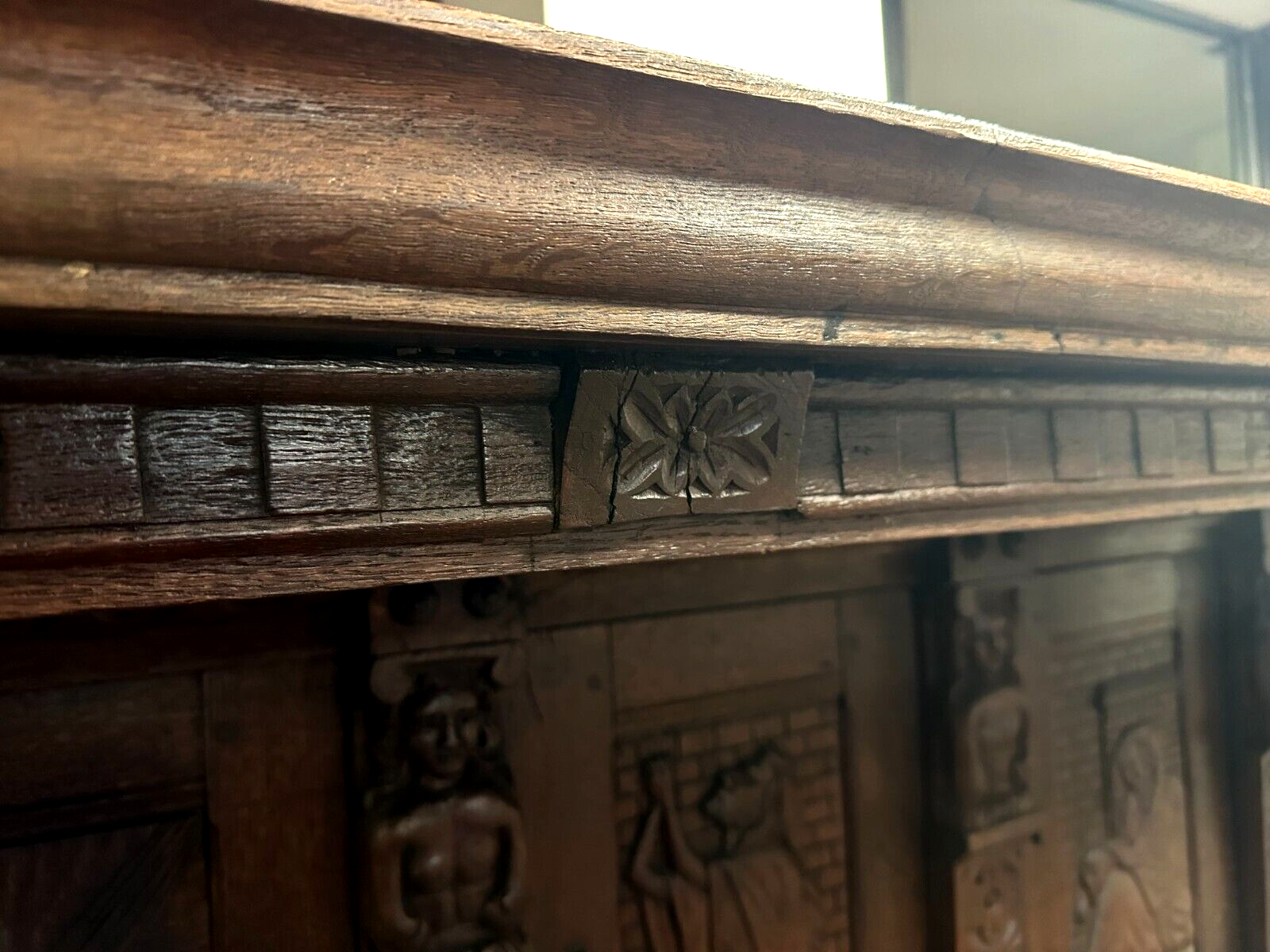 Renaissance - Eiche - 17. Jahrhundert - Buffet Schrank - reiche Schnitzerei18