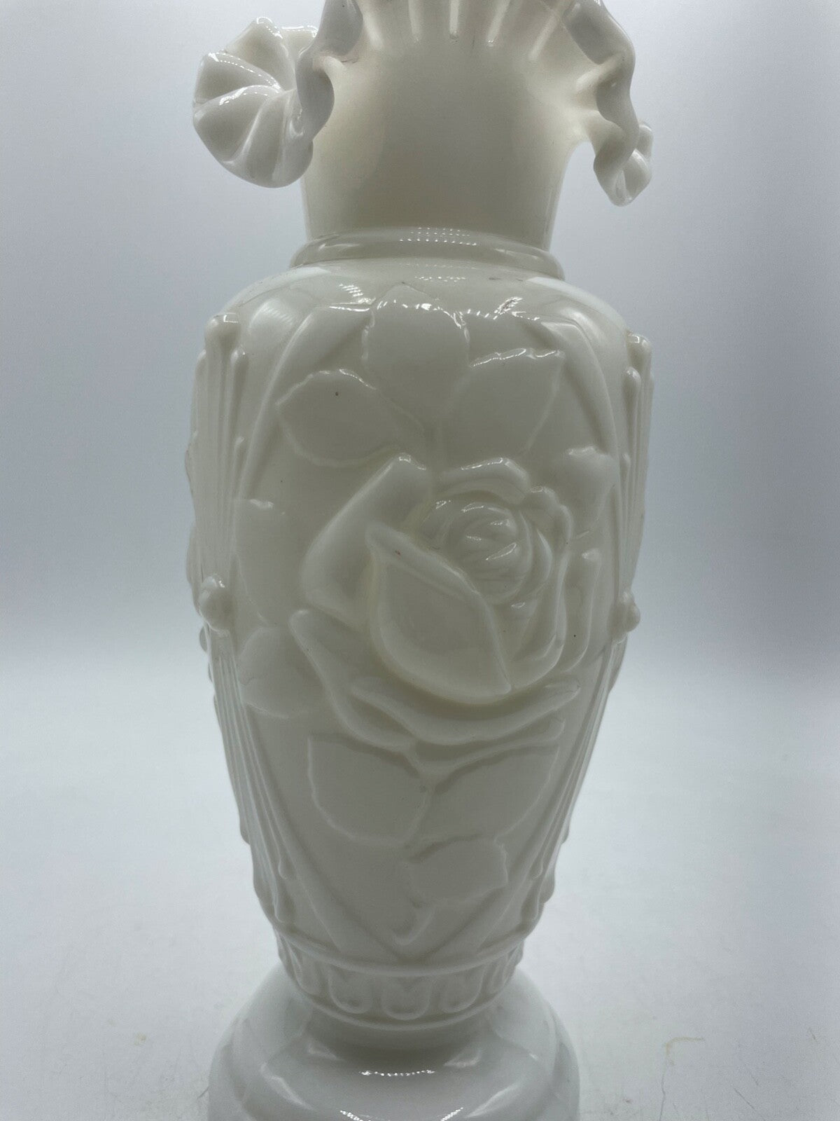 Original Jugendstil Milchglas Opaque Glasvase Rosen Dekor halbplastisch H 24,5cm1