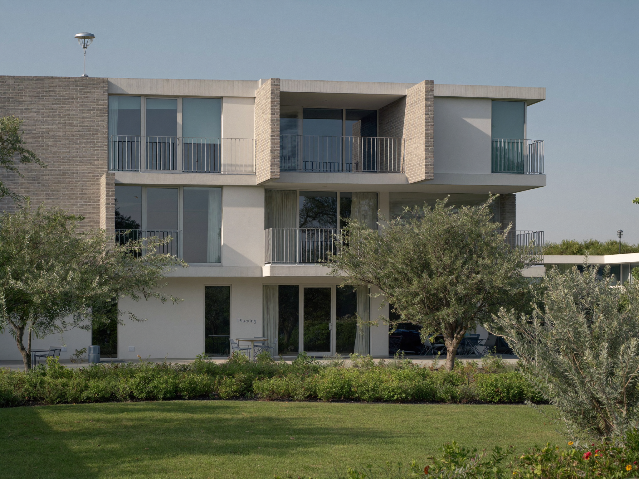 Modernes Wohnheim mit Garten von aussen
