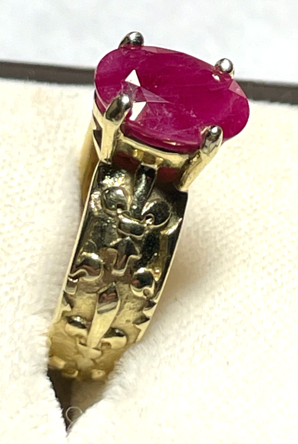 Exklusiver  585 Gold 14 K BCI Ring großer Rubin Fleur de Lys Lilie Dekor RG 519