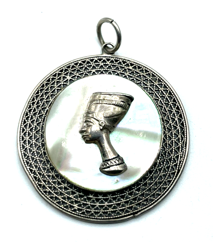 Antik Anhänger 800 Silber Pharao Nofretete Perlmutt 30erJ top gepflegt Ø 39 mm0