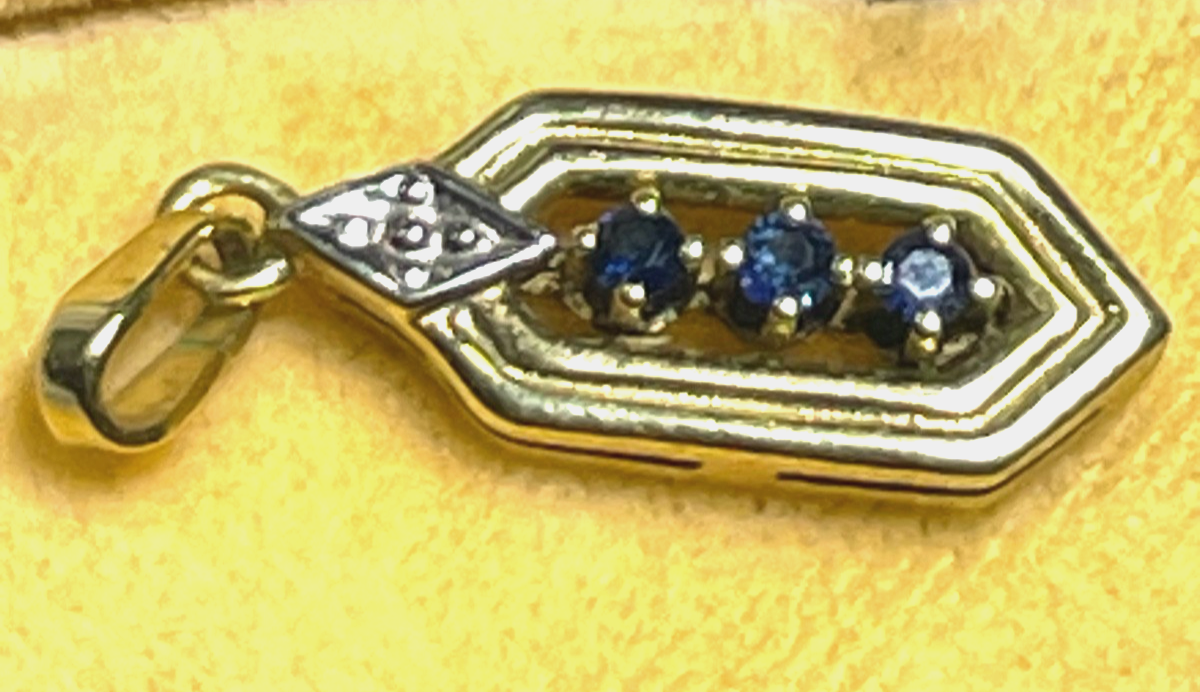 Eleganter solider 333 Gold 8 K Gold Anhänger 3 Saphire Juwelier sehr gepflegt1