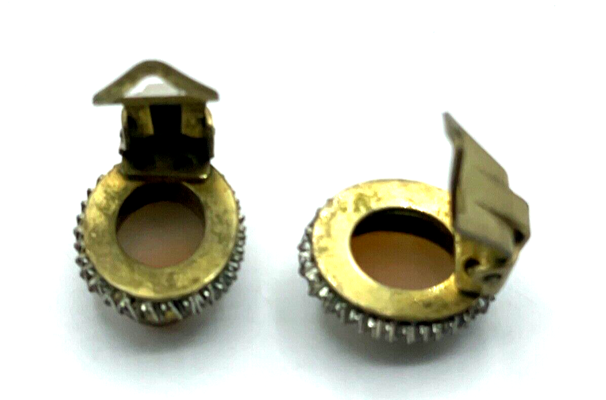 20er 30er Jahre Ohrclips mit Muschelgemme Gemme Cameo Handarbeit Messing Korpus6