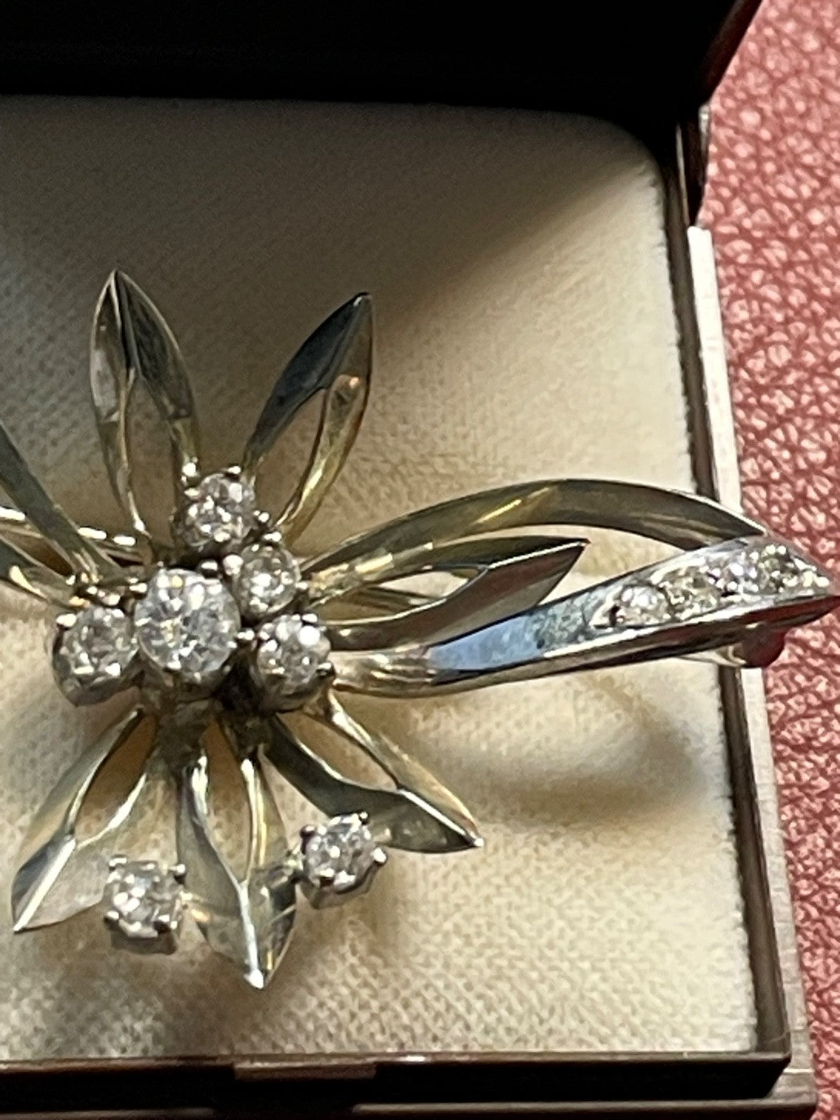 750 Gold Weißgold Brosche insgesamt über 1ct. Brillanten 11 Stück Juwelier Qual.10