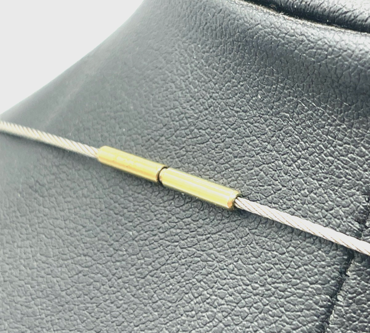 333 Gold 8 K + Edelstahl Omega Reif mit Anhänger + Zirkonia Cube gepflegt 44,5cm4