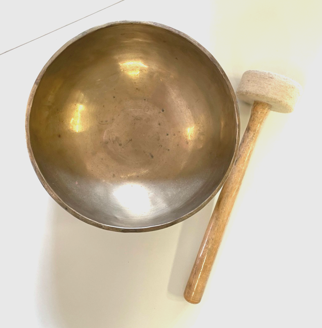 Große Klangschale Messing Singing Bowl Meditation 22 cm mit Klöppel Handarbeit2