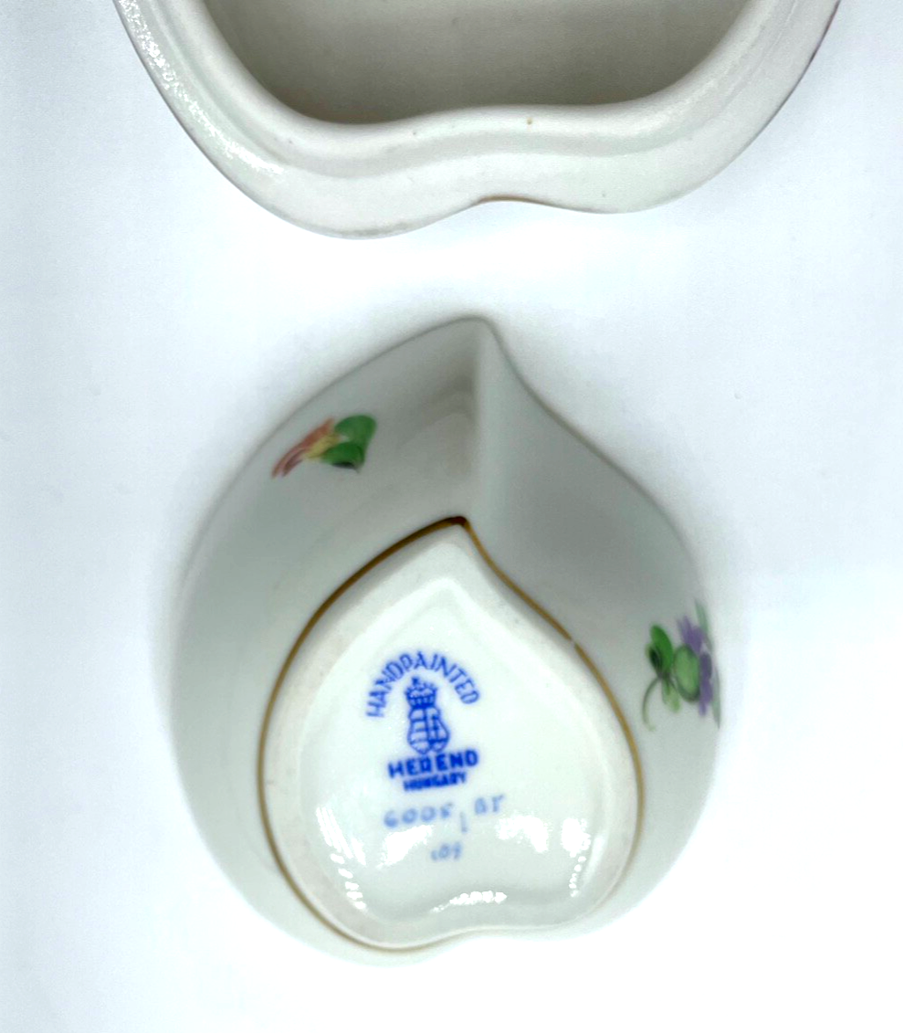 Vintage Herend Porzellan Dose Deckeldose Herz Blumen Bukett handbemalt9