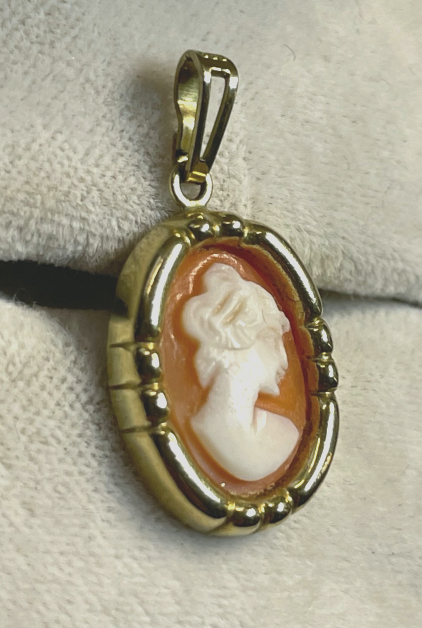 Vintage 333 Gold 8 K Gelbgold Anhänger Cameo Gemme Muschelgemme Porträt gepfl.1