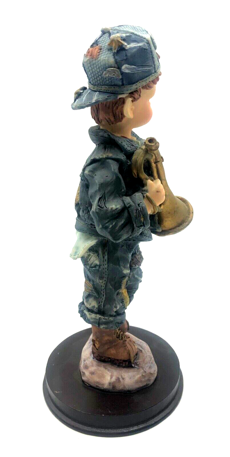 Hübsche Deko Figur kleiner Junge Bub mit Jeans Kleidung und Trompete H 20,5 cm4