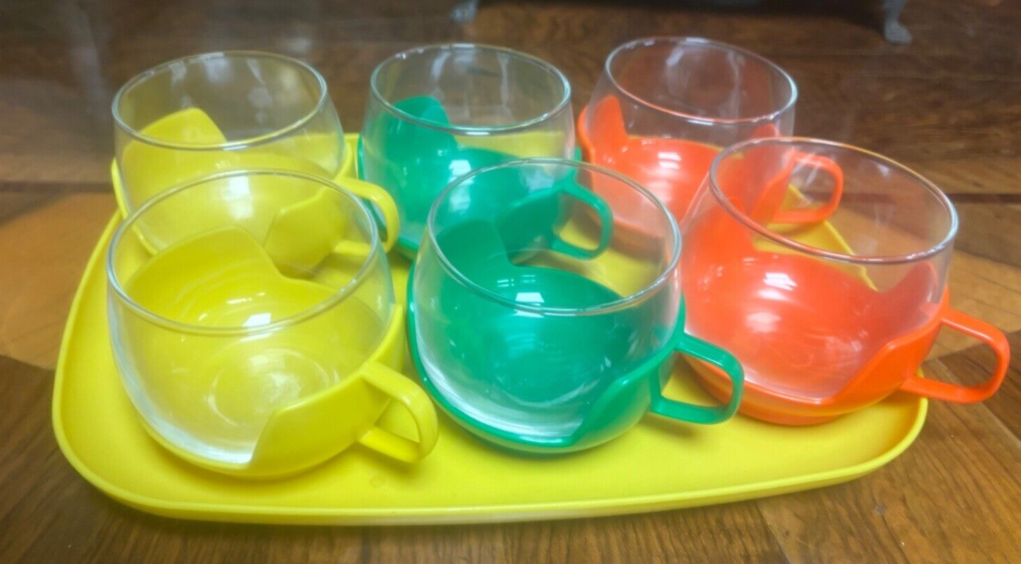 Orig. 70er Jahre 12 Teegläser + 2 Tablett bunter Kunststoff + Glas Topzustand3
