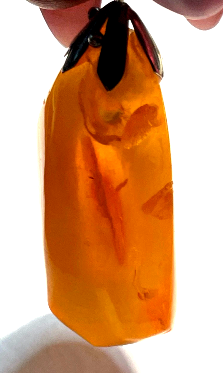 Stattlicher vintage Natur Bernstein Nugget poliert Anhänger + aparte Silberkette11