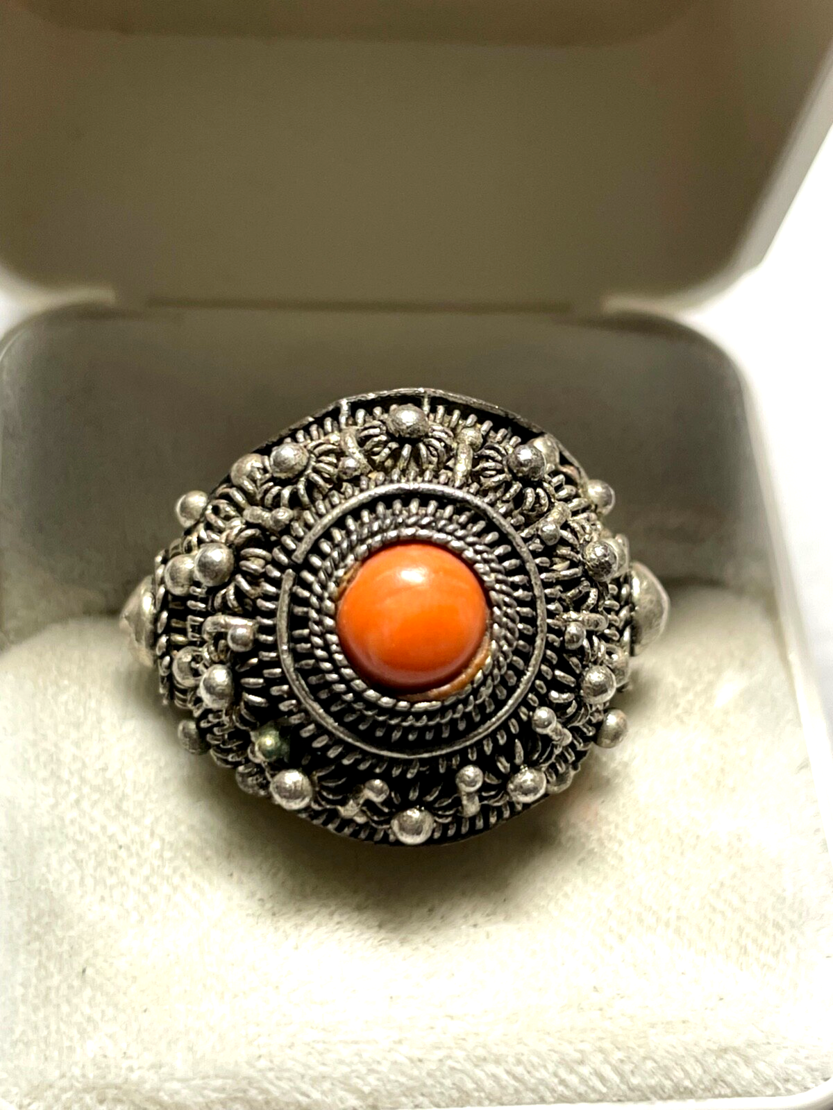 Solider vintage 800 Silber Ring Koralle Cabochon Handarbeit Filigranarbeit Ethno1