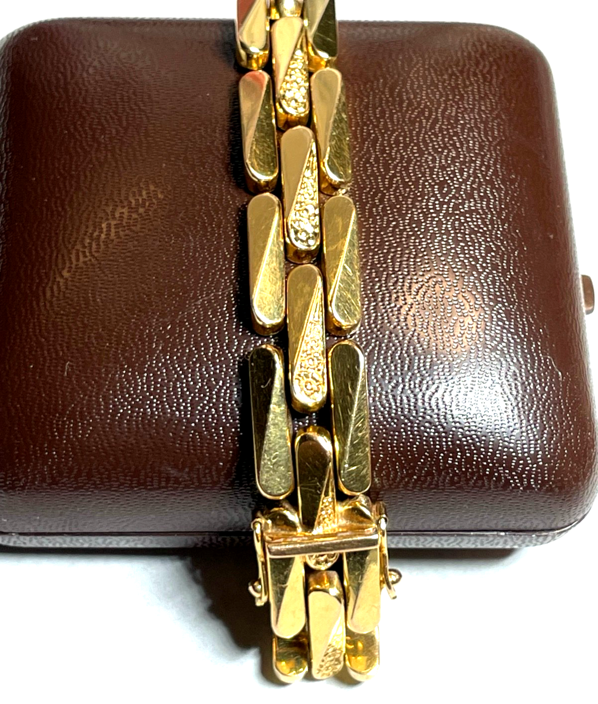 Solides 750 Gold 18 K apartes Armband Juwelier L 18,5 cm B 12 mm gepflegt 29,091