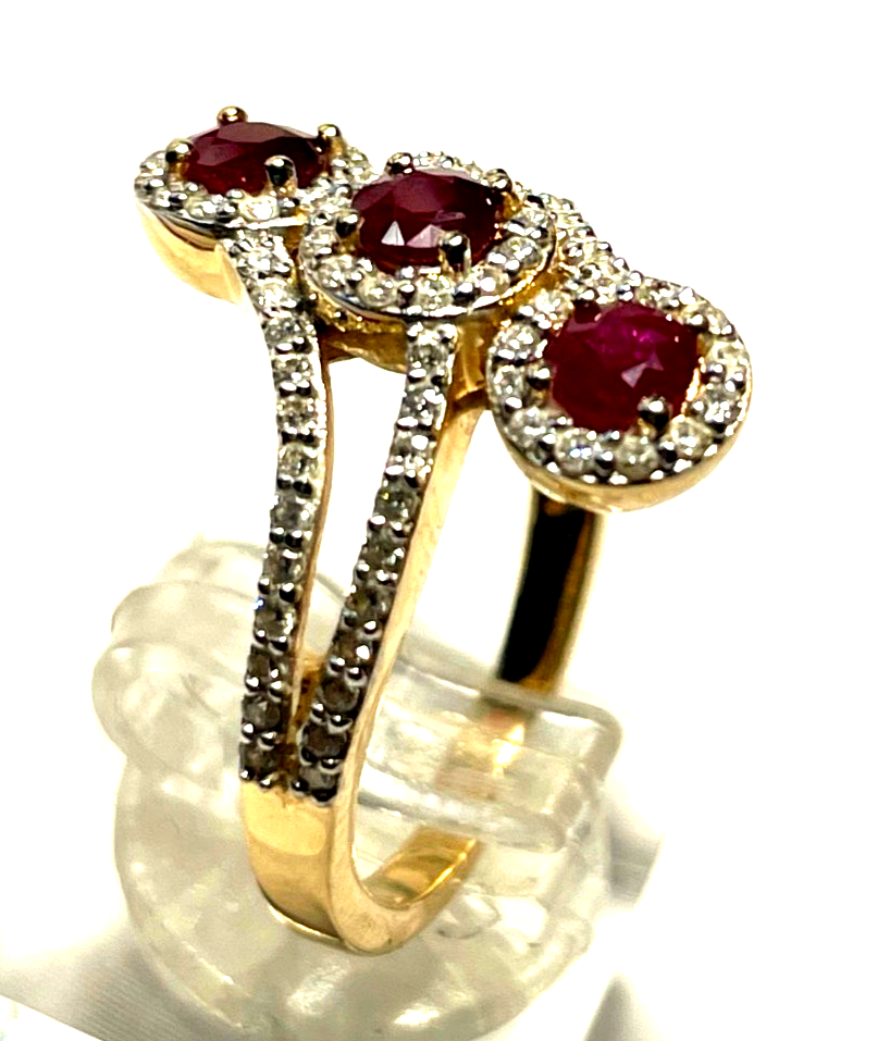 Atemberaubender massiver 585 Gold 14 K Ring 3x Rubin + 80 Diamanten Paveé RG 577