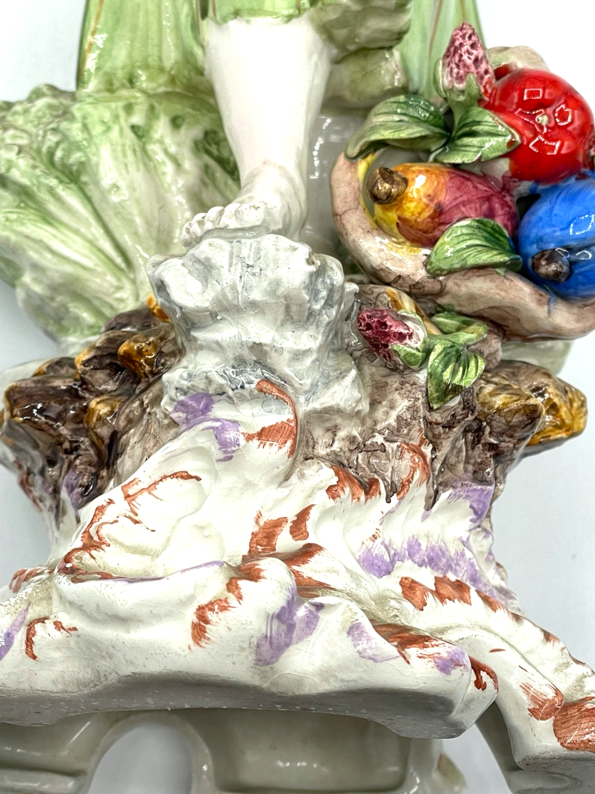 Antik große Porzellan Figur handbemalt aus Italien H 31,5 cm Mädchen Obstkorb12