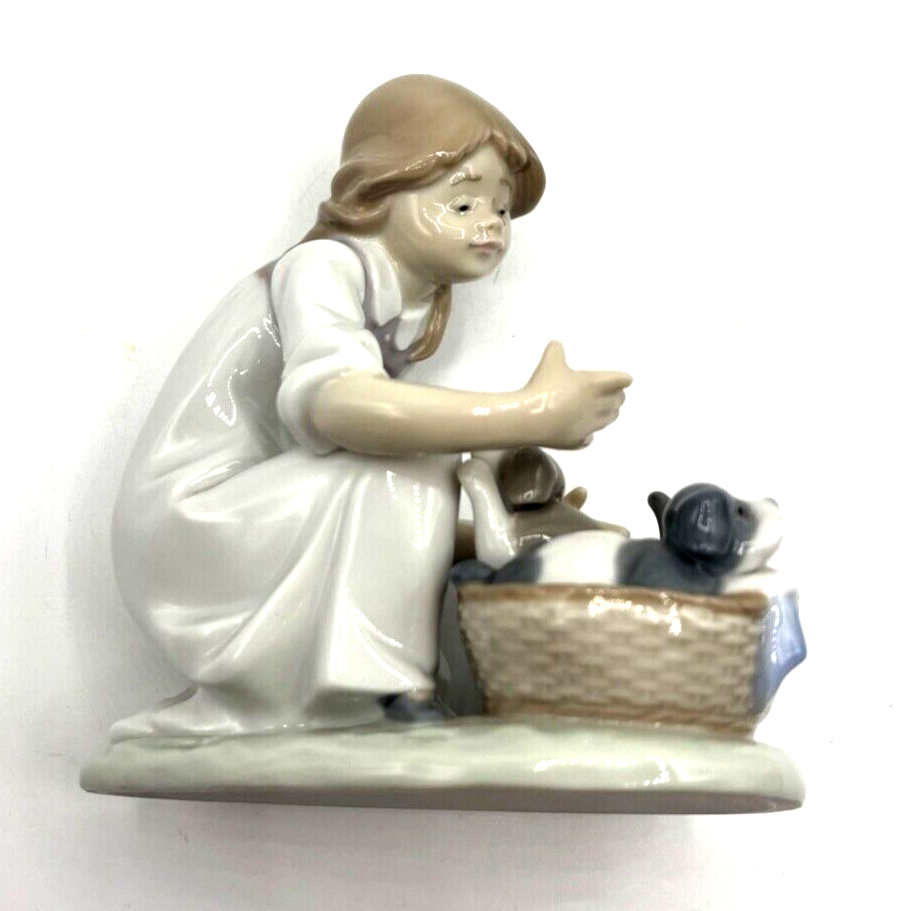 Lladro Porzellan Figur Joy in a basket 5595 perfect condition H 15 L 13,5 cm3