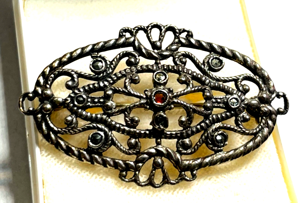 Antik sehr elegante Durchbruch Dekor Brosche Silber Granat +  Markasit 20erJ1