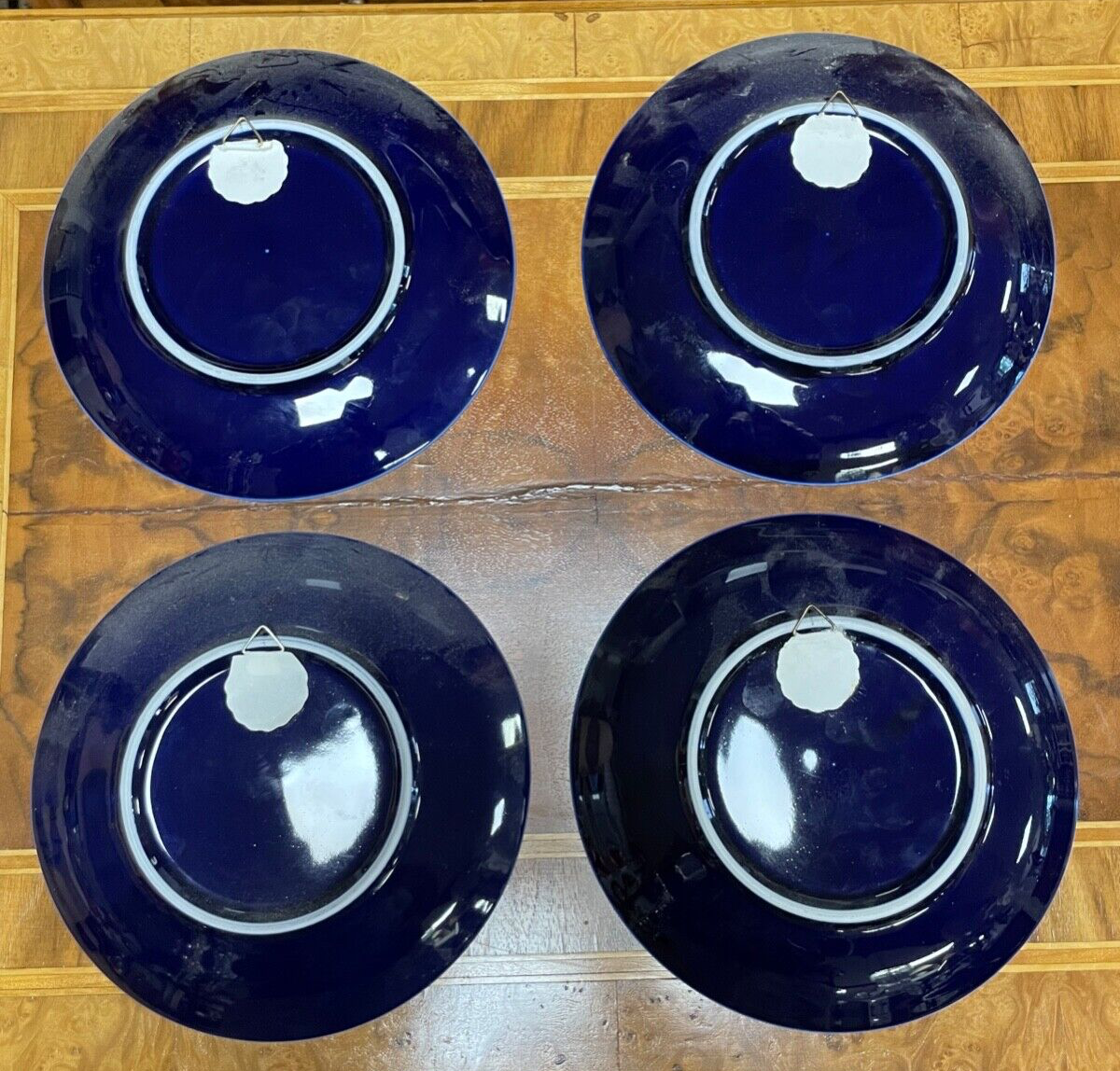 4 Porzellan Teller Wandteller antike weiße Biskuit Damen Porträts Kobalt blau6