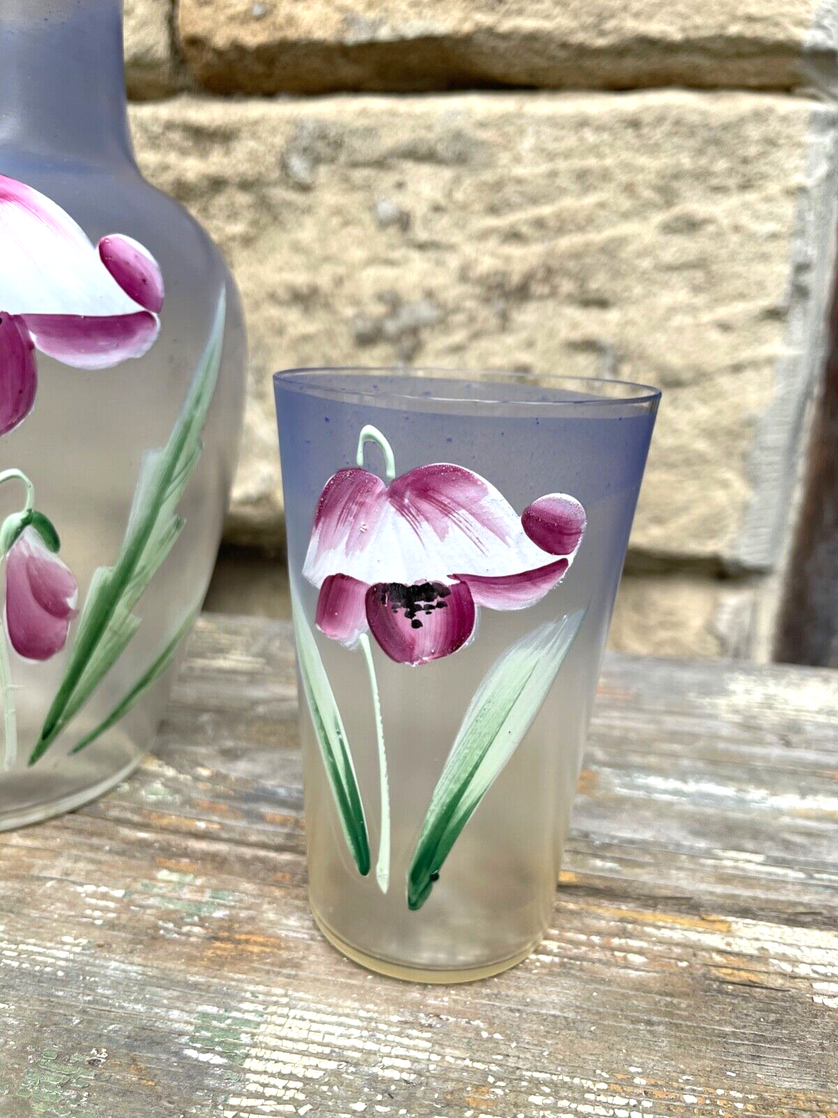 Jugendstil antik Glas Krug + 2 Gläser handbemalt Blumen Dekor bezaubernd gepfl.3