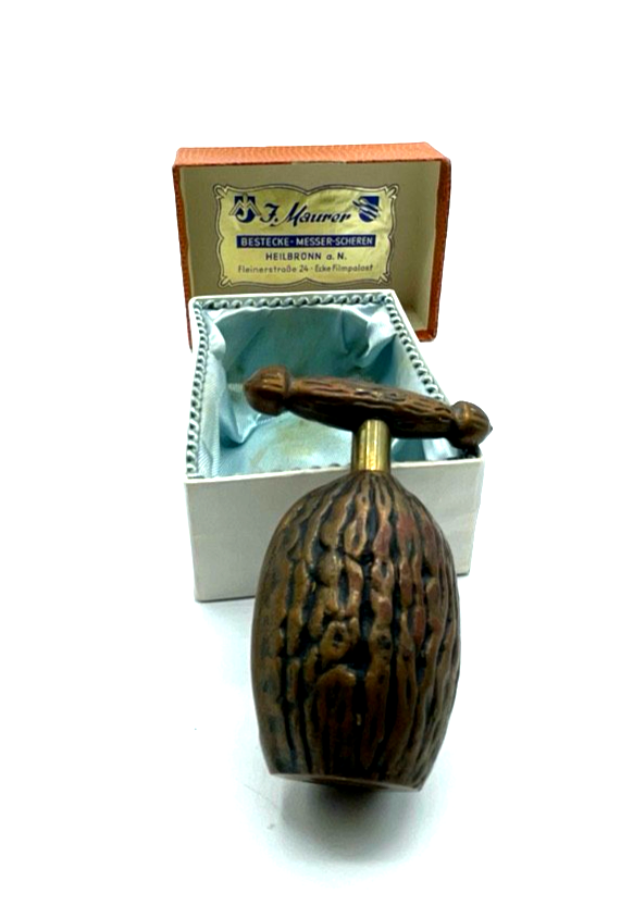Antik Nusszwinge Nussknacker Messing Bronze Schraubnussknacker 30erJ orig. Box5