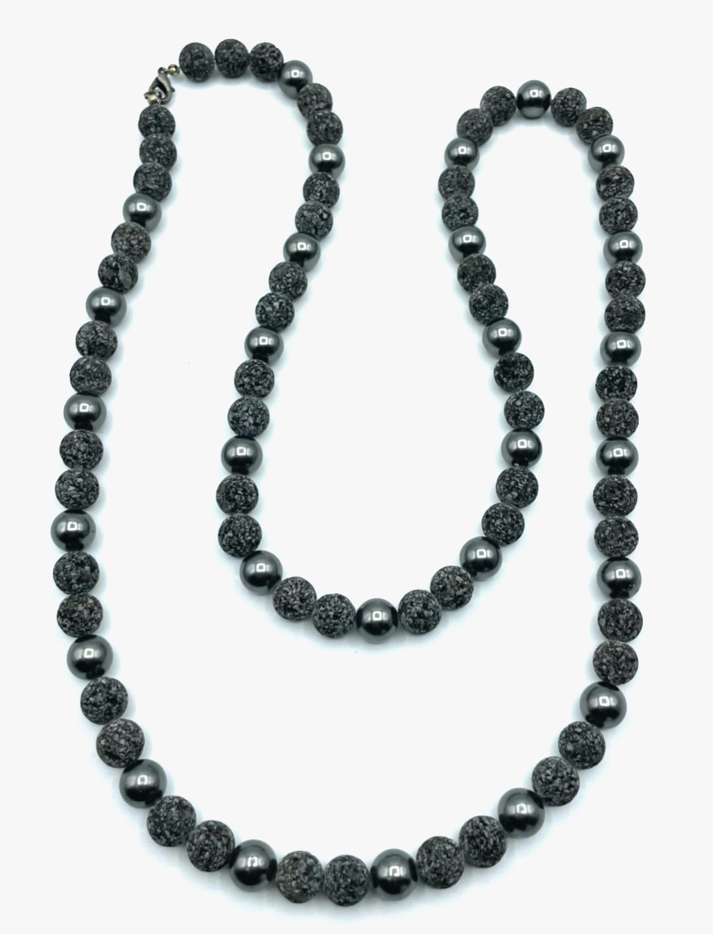 Stattliche 107 cm lange Lava Perlen Kette Ø 12 mm mit grauen Muschelkern Perlen0