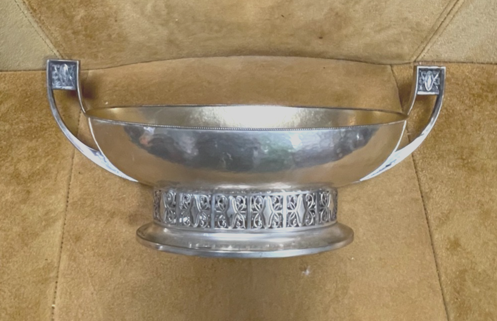 Jugendstil WMF dekorative Anbietschale auf Fuß Hammerschlag Dekor Straussenmarke7