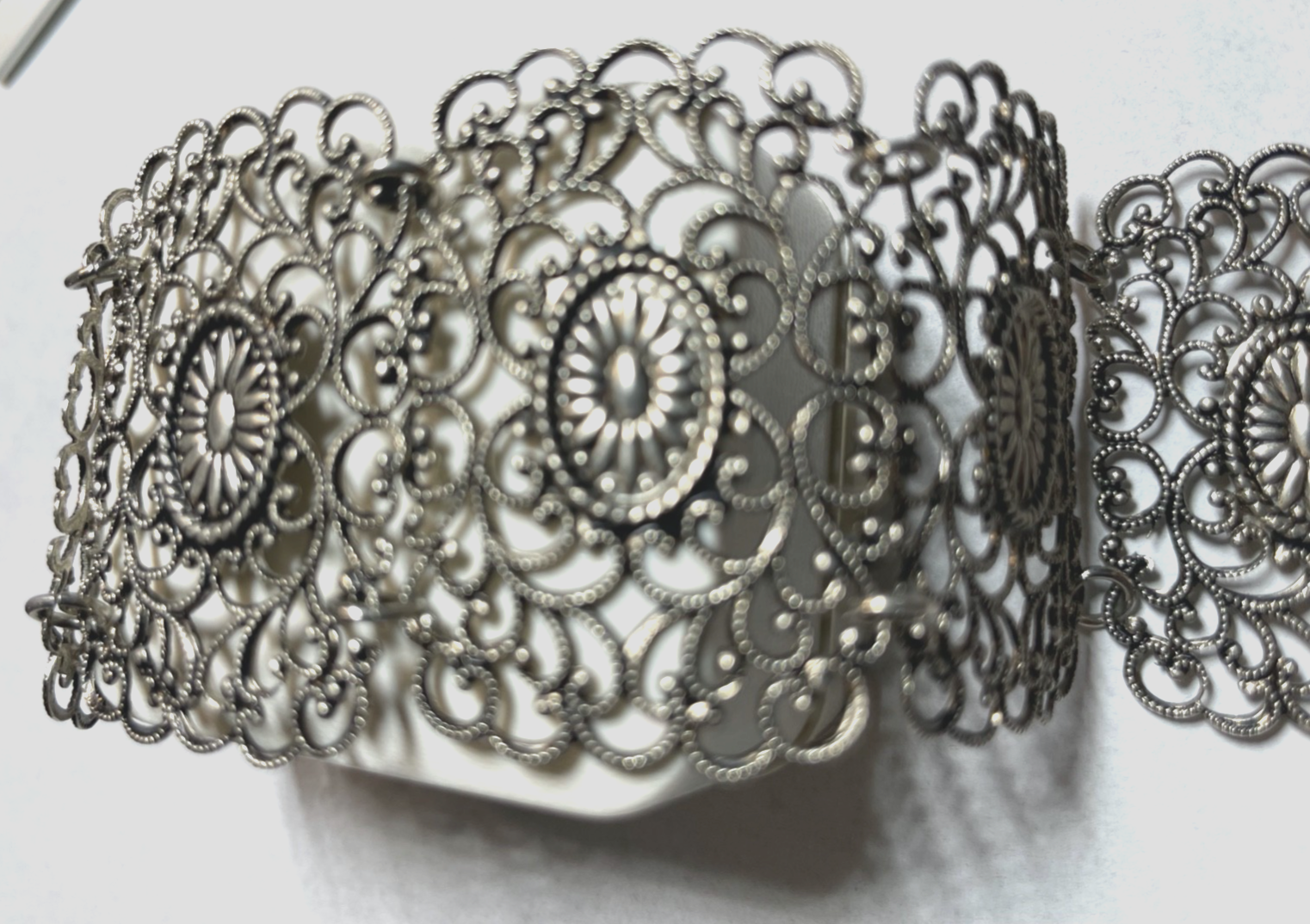 Vintage bezauberndes Armband L 17 cm B 42 mm versilbert Tracht Landhaus Folklore2