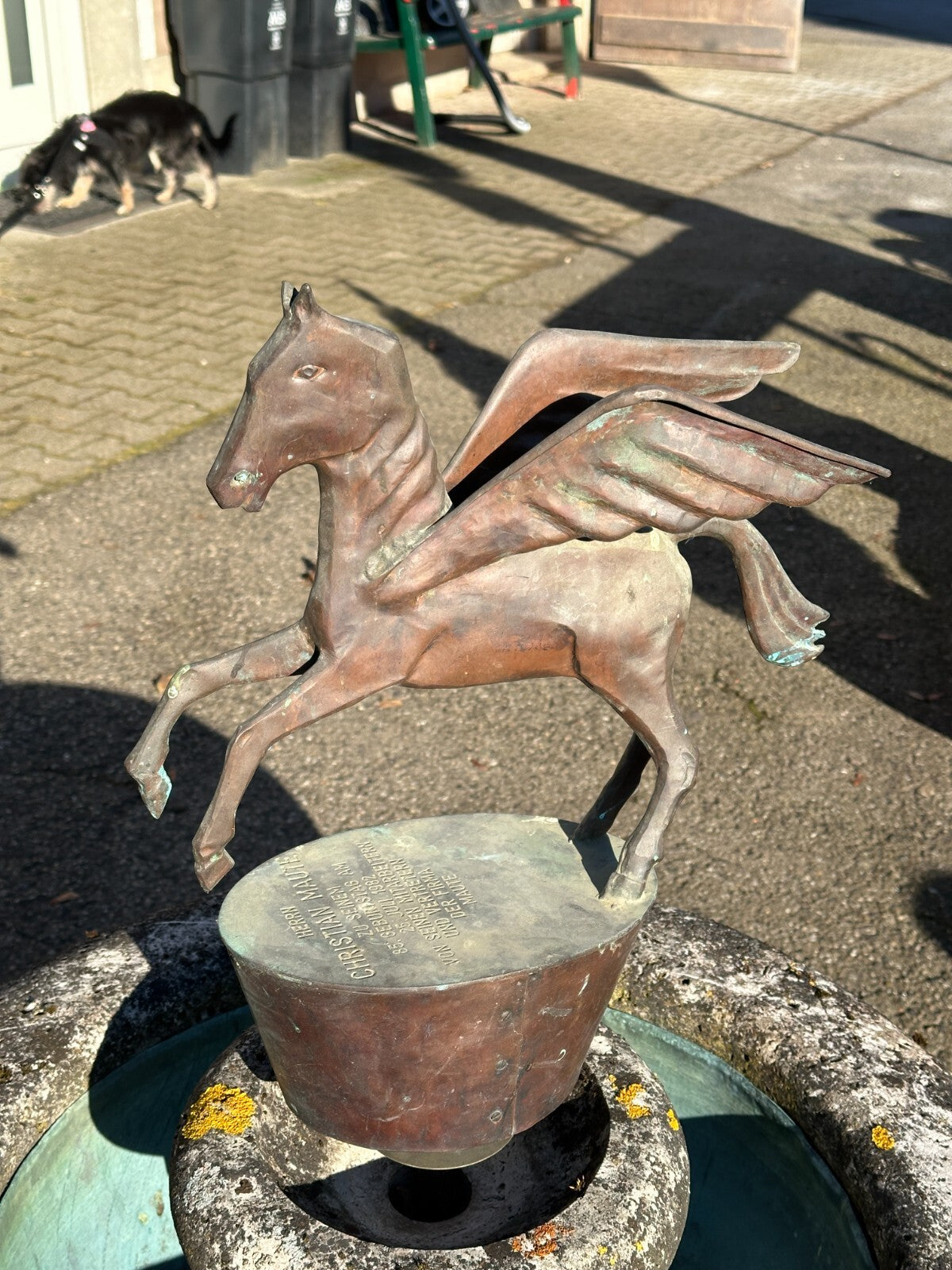 Steinbrunnen Garten Brunnen mit Bronze Figur - Pegasos Pegasus Pferd - Sandstein2